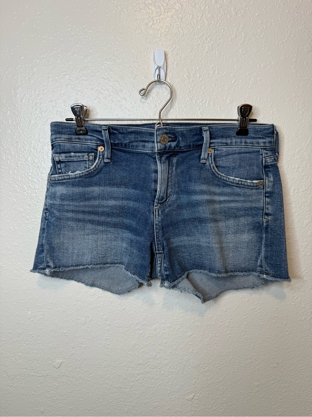 Citizens of Humanity Raw Hem Blue Jean Denim Shorts Size 26 Summer Vacay Staple